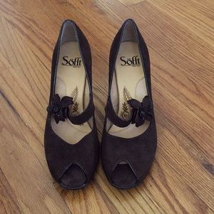 Vintage Style Suede Heels